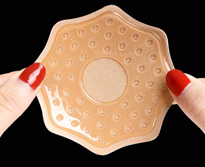 胸贴清洗在清洗胸贴的时候只能使用中性肥皂,而且要以画圆圈的方式