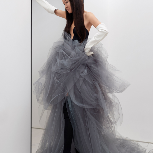 消除婚纱与成衣的界限,Vera Wang预演全新时装系列。